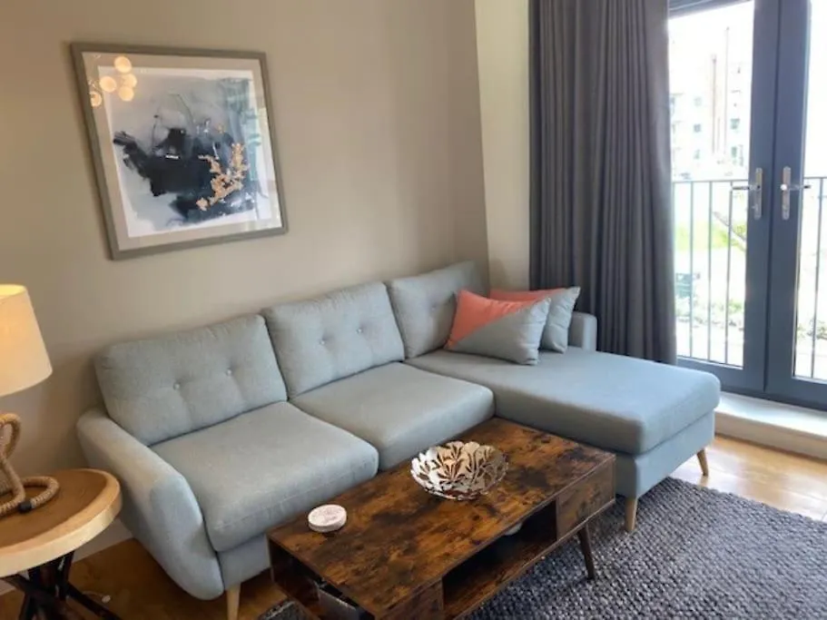 Modern House By The Canal 사우스올 영국